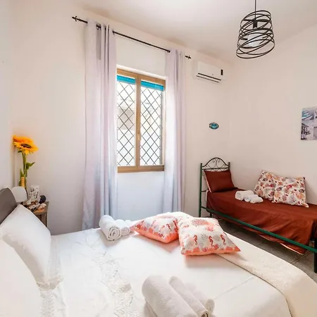 Soleya With Climate And Parking In Holiday home Torre Lapillo