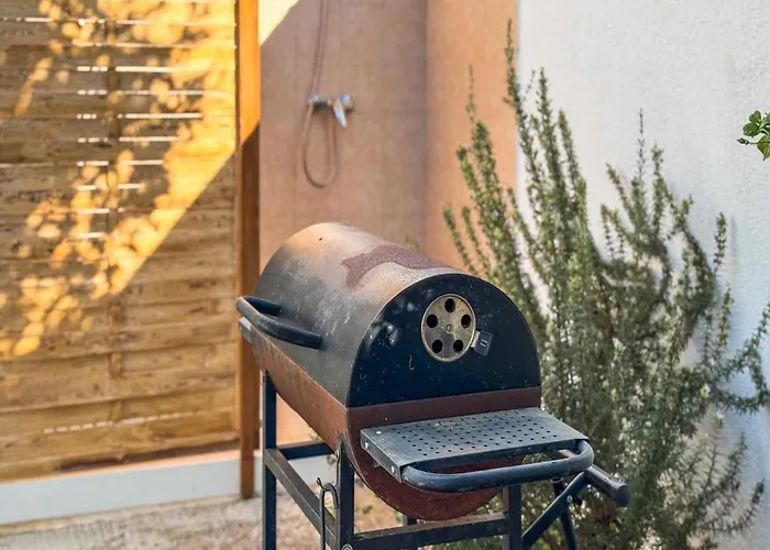 Soleya With Climate And Parking In Vakantiehuis *